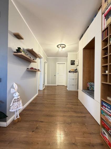 Apartament cu 3 camere semidecomandat, mobilat în Europa