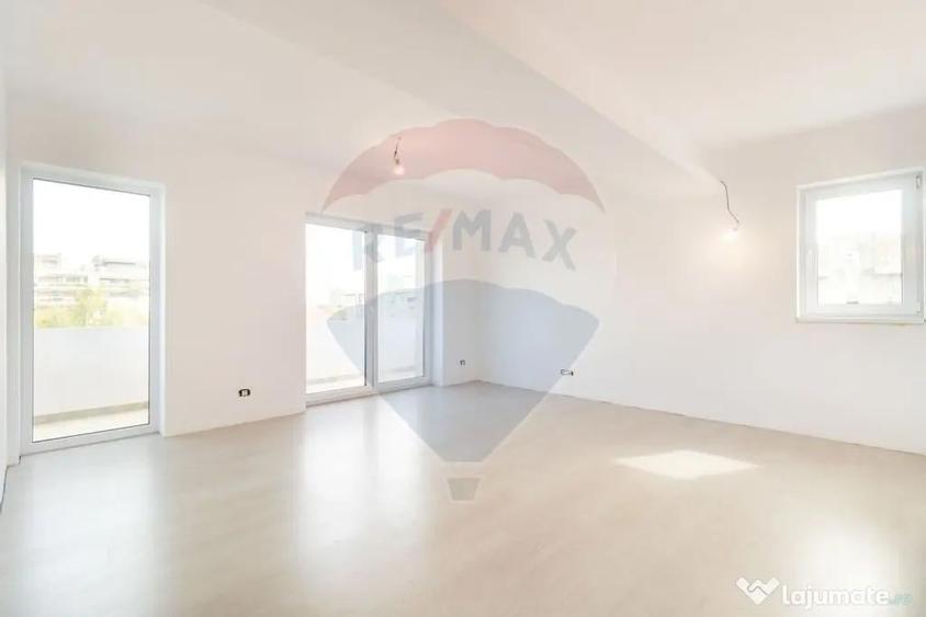 Apartament cu 3 camere semidecomandat în Dămăroaia