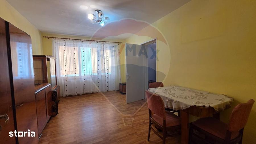 Apartament cu 3 camere decomandat în Central