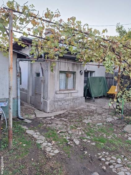 Casă cu 6 camere cu Teren 280 Mp în Central
