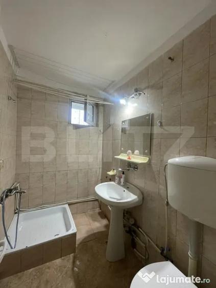 Apartament cu 3 camere semidecomandat în Central