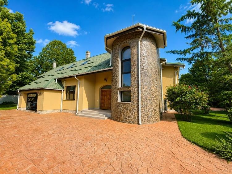 Casă individuală cu 9 camere cu Canalizare în Snagov