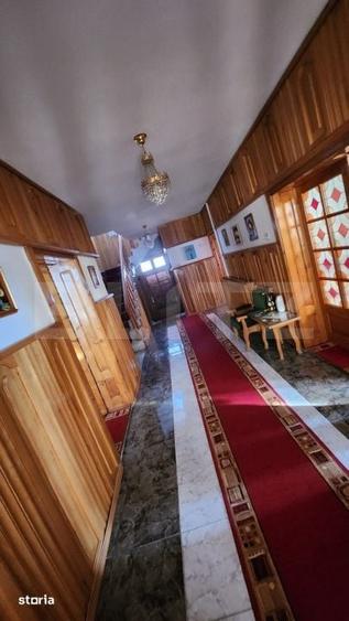 Casă cu 5 camere cu Teren 1000 Mp în Central