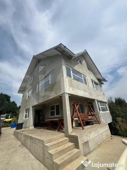 Casă cu 7 camere cu Teren 1000 Mp în Central