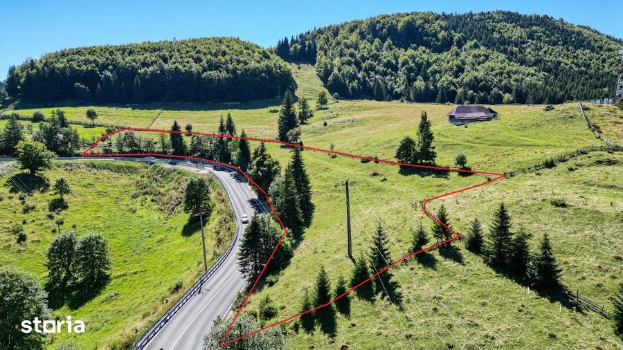 Teren de 8700 mp, în Fundata