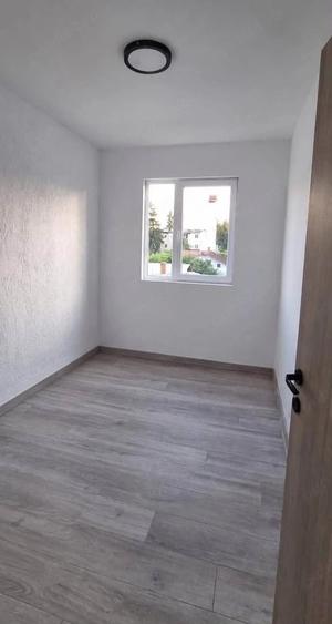 Apartament cu 3 camere semidecomandat în Milcov