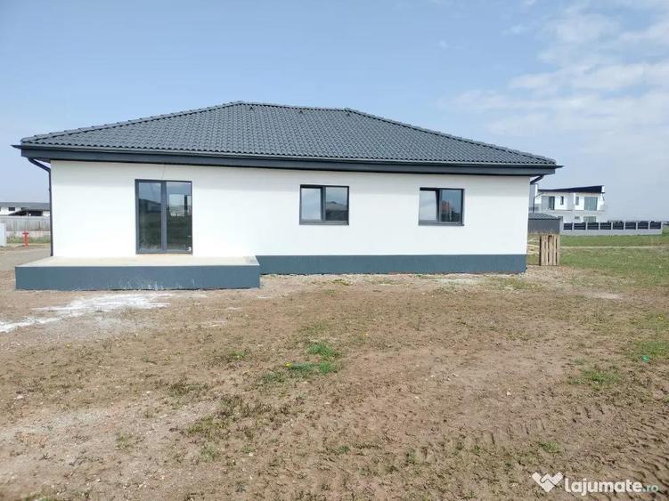 Casă cu 4 camere cu Teren 350 Mp în Tărlungeni