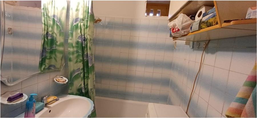 Apartament cu 3 camere semidecomandat în Centrul Civic
