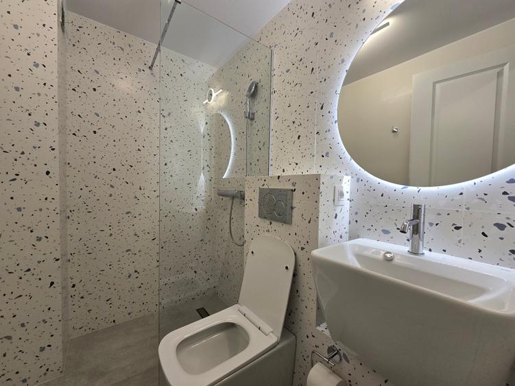 Apartament cu 4 camere decomandat în P-ța Alba Iulia