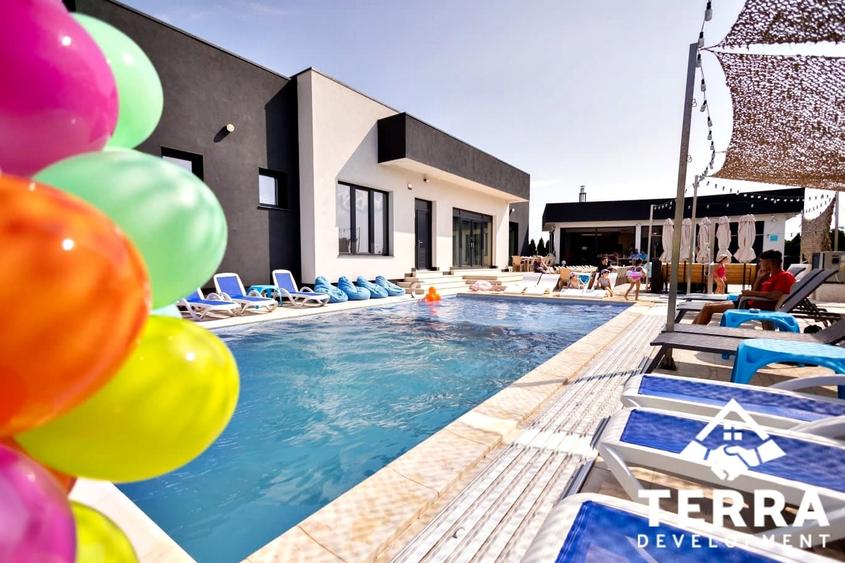 Casă cu 4 camere cu Piscina în Lazu