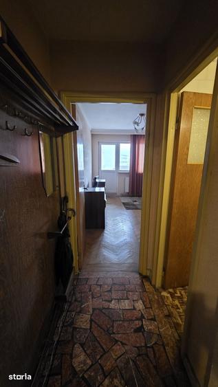 Apartament cu 4 camere decomandat în Calea București