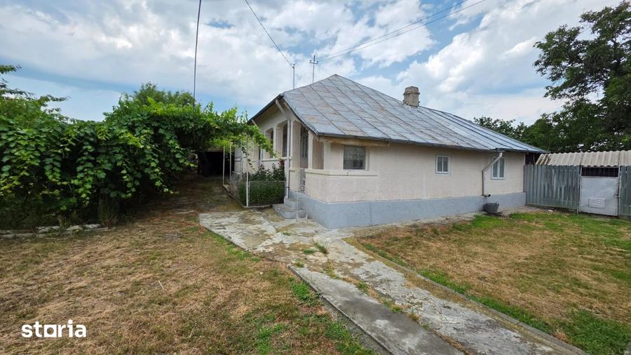 Casă cu 5 camere cu Teren 3750 Mp în Cârligele