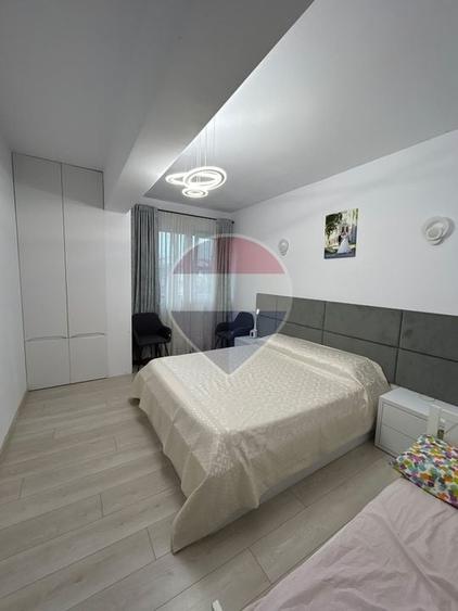 Apartament cu 3 camere de închiriat în zona Central - 1