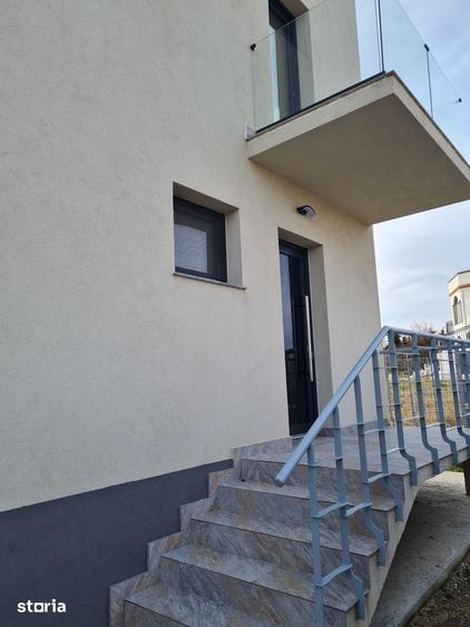 Casă cu 6 camere cu Teren 382 Mp în Central