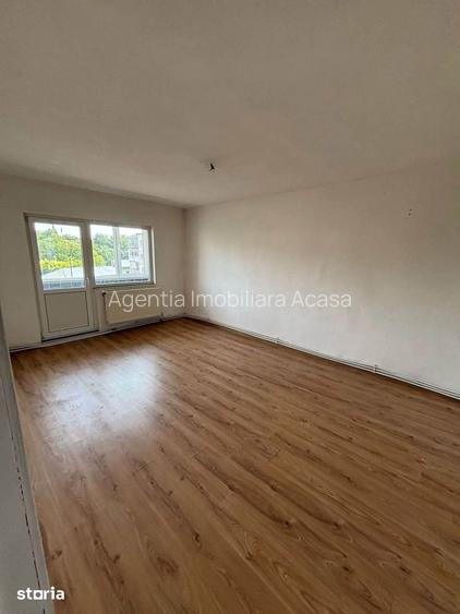 De vanzare apartament cu 4 camere, 2 bai, 2 balcoane, etaj intermediar