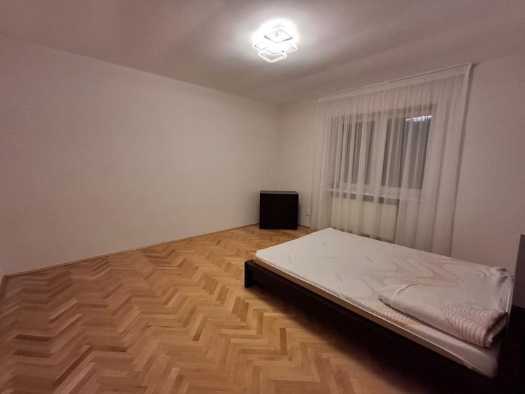 Apartament cu 3 camere decomandat, mobilat în Trei Stejari