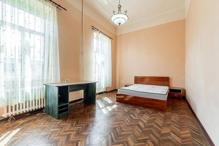 Apartament cu 3 camere semidecomandat în Ultracentral