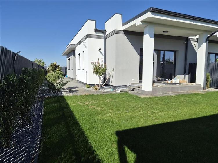 Duplex cu 3 camere cu Teren 350 Mp în Moșnița Nouă
