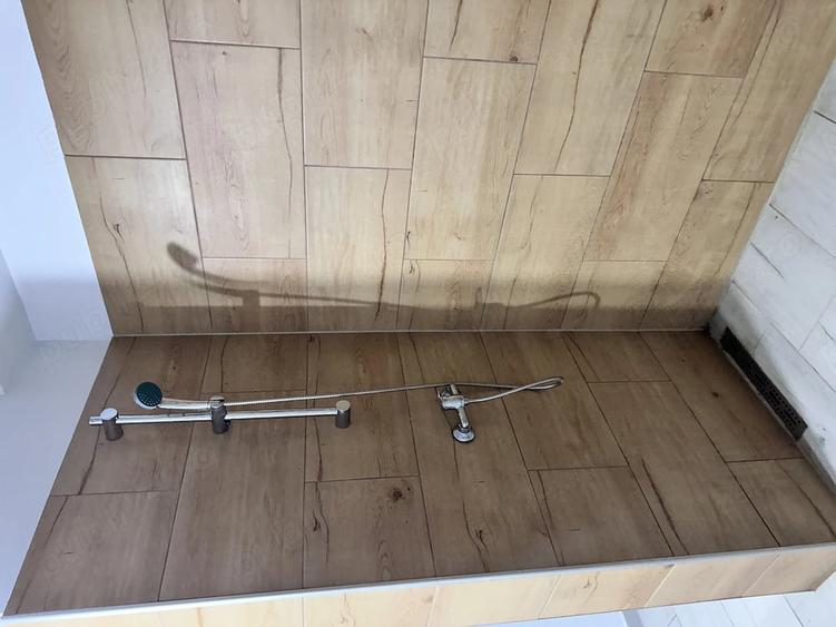 Apartament cu 3 camere decomandat în Iosia