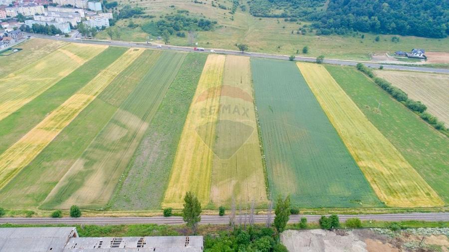 Teren agricol intravilan de 8600 mp, în Periferie