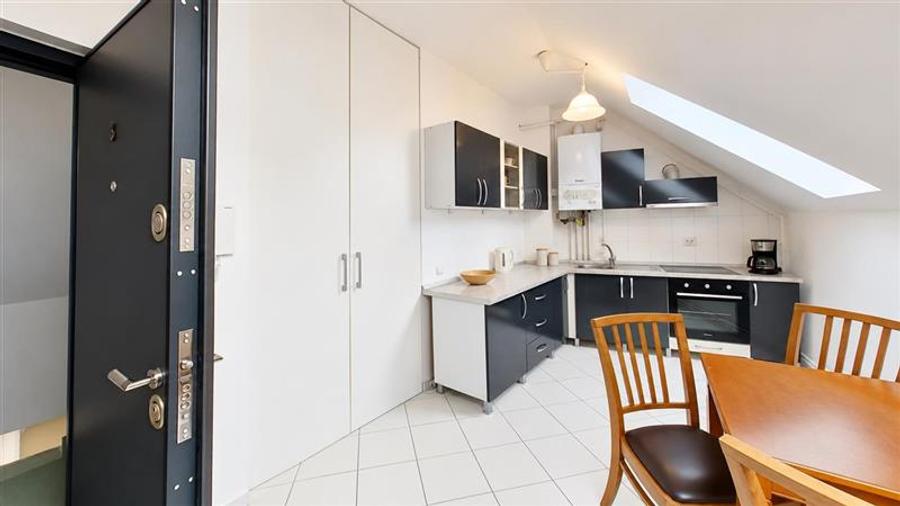 Apartament cu 2 camere semidecomandat, mobilat în Centrul Istoric