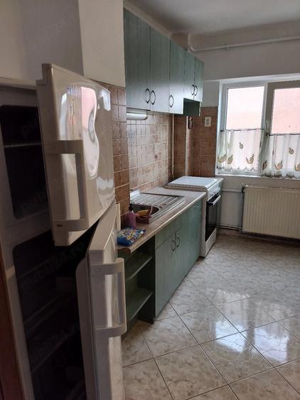 Apartament cu 3 camere decomandat în 1 Mai
