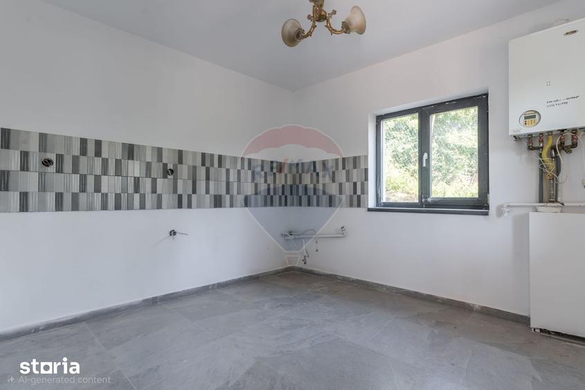 Casă cu 5 camere cu Teren 1000 Mp în Bârnova