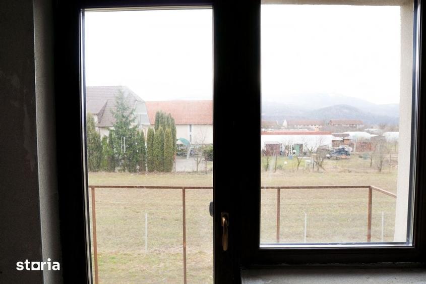 Casă cu 4 camere cu Teren 300 Mp în Central