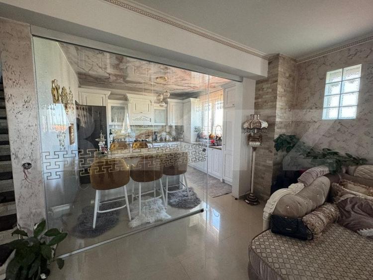 Apartament cu 4 camere decomandat, mobilat în Central