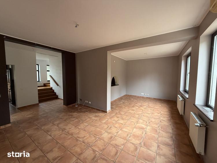 Casă cu 4 camere cu Teren 462 Mp în Ștefănești