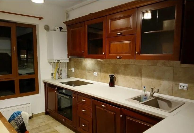 Apartament cu 3 camere semidecomandat în Metalurgiei