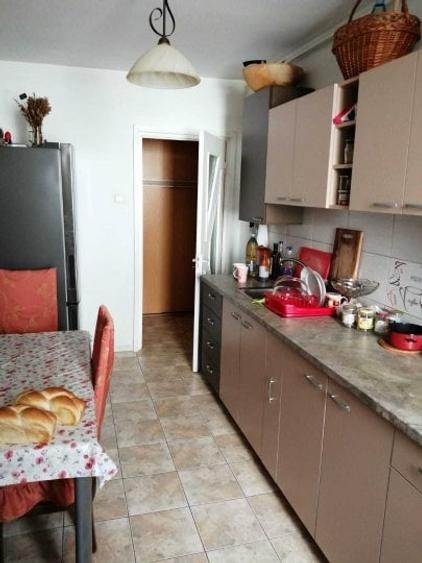 Apartament 3 camere decomandate zona Far - 2