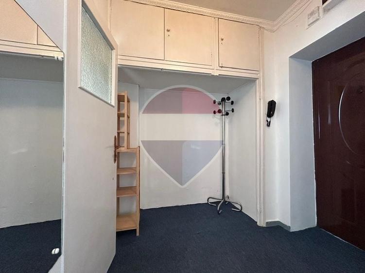 Apartament cu 2 camere semidecomandat, mobilat în P-ța Muncii
