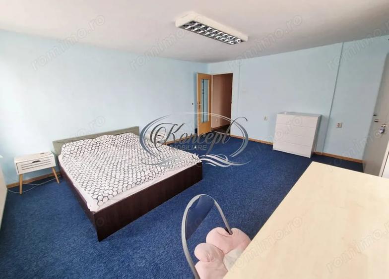 Apartament cu 3 camere semidecomandat în Central