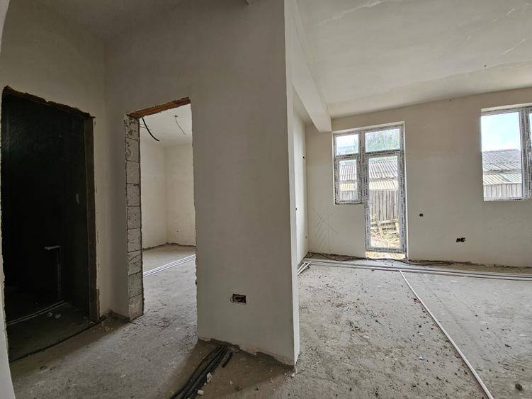 Apartament cu 2 camere semidecomandat în Km 5