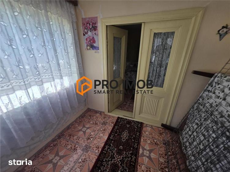 Casă cu 3 camere semidecomandat cu Teren 500 Mp în Central