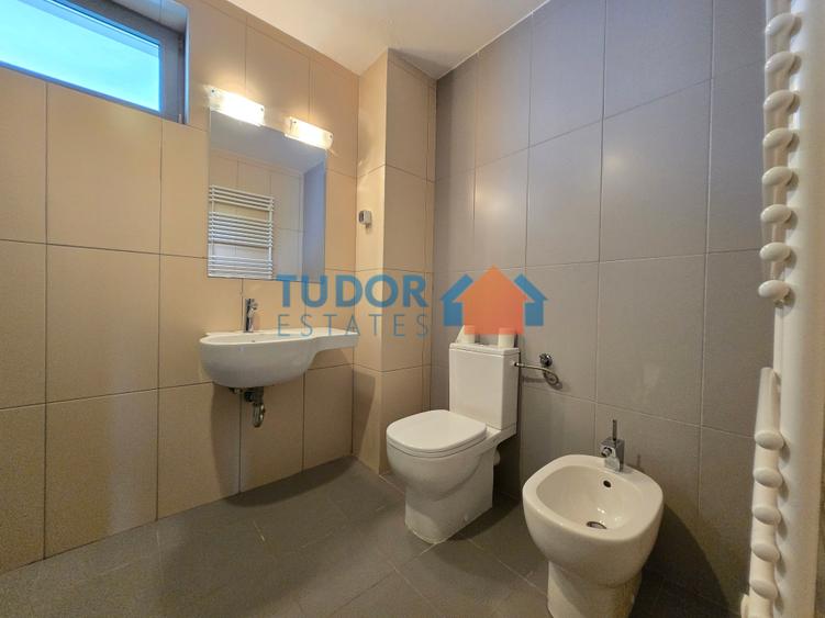 Duplex cu 5 camere cu Canalizare în Sisești