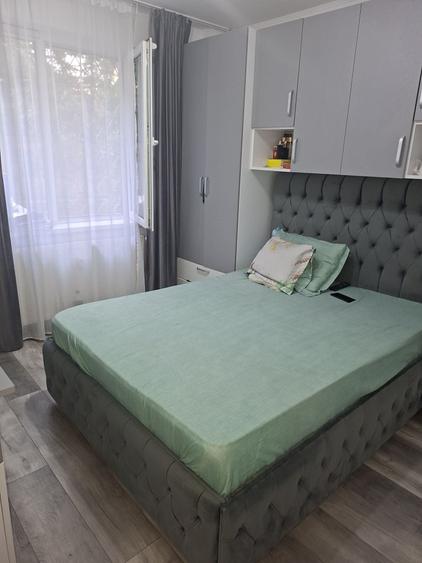 Apartament cu 4 camere decomandat în Moinești