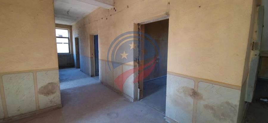 Spațiu comercial, de 721 mp, în Periferie