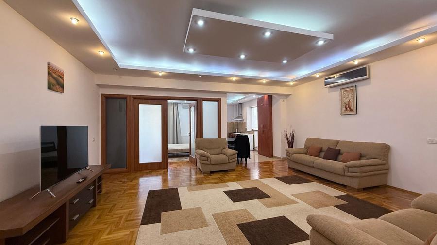 Apartament cu 3 camere semidecomandat în Herăstrău