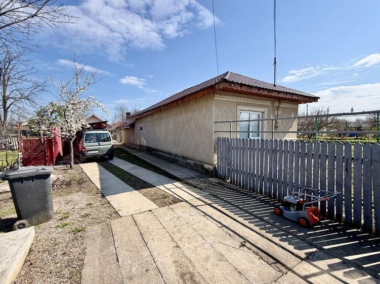 Casă cu 4 camere cu Teren 1613 Mp în Dor Mărunt