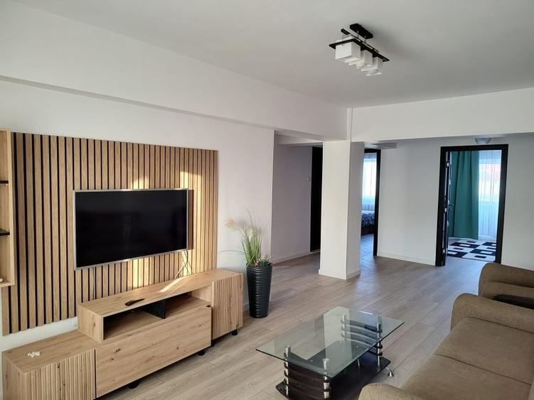 Apartament cu 4 camere decomandat în Central
