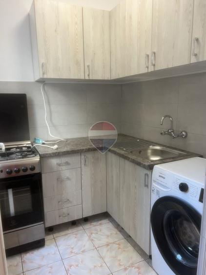 Apartament cu 3 camere decomandat, mobilat în Aurel Vlaicu