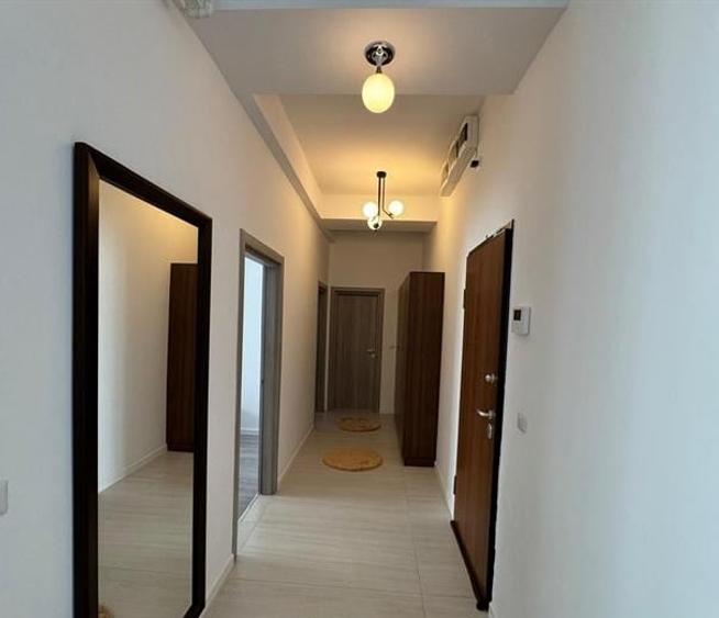 Apartament cu 3 camere semidecomandat, mobilat în Pipera