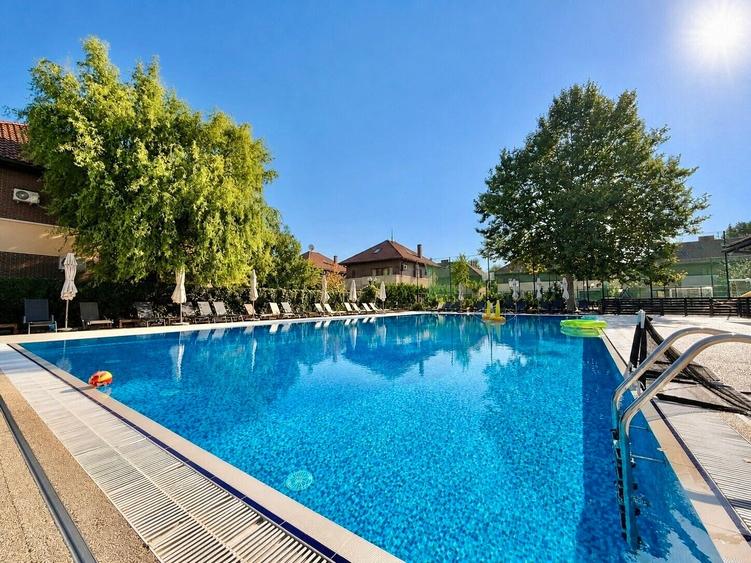 Duplex cu 6 camere cu Piscina în Iancu Nicolae