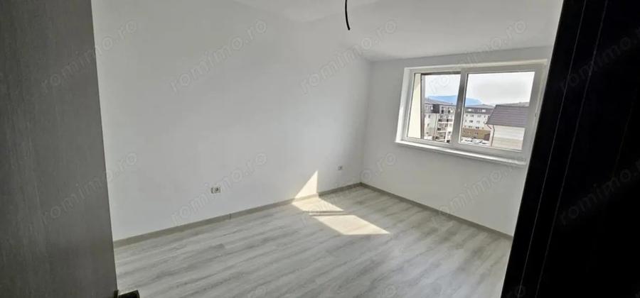 Apartament cu 3 camere decomandat în Sânpetru