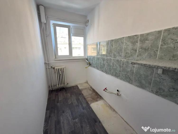 Apartament cu 2 camere semidecomandat în Malu Roșu