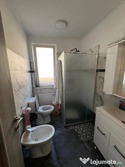 Casă cu 7 camere cu Teren 670 Mp în Săsar
