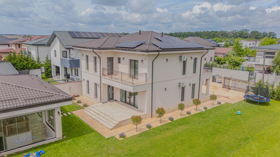 Casă cu 6 camere cu Garaj în Corbeanca