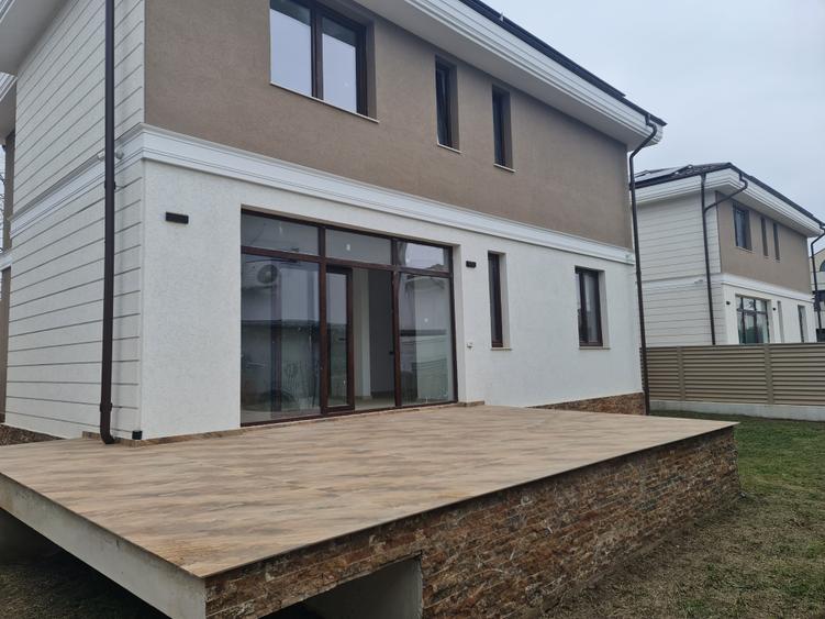 Casă cu 4 camere cu Canalizare în Exterior Vest